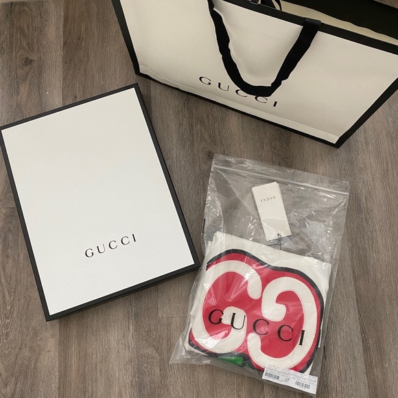 Gucci T-shirt with GG apple print - Picture 6 of 8